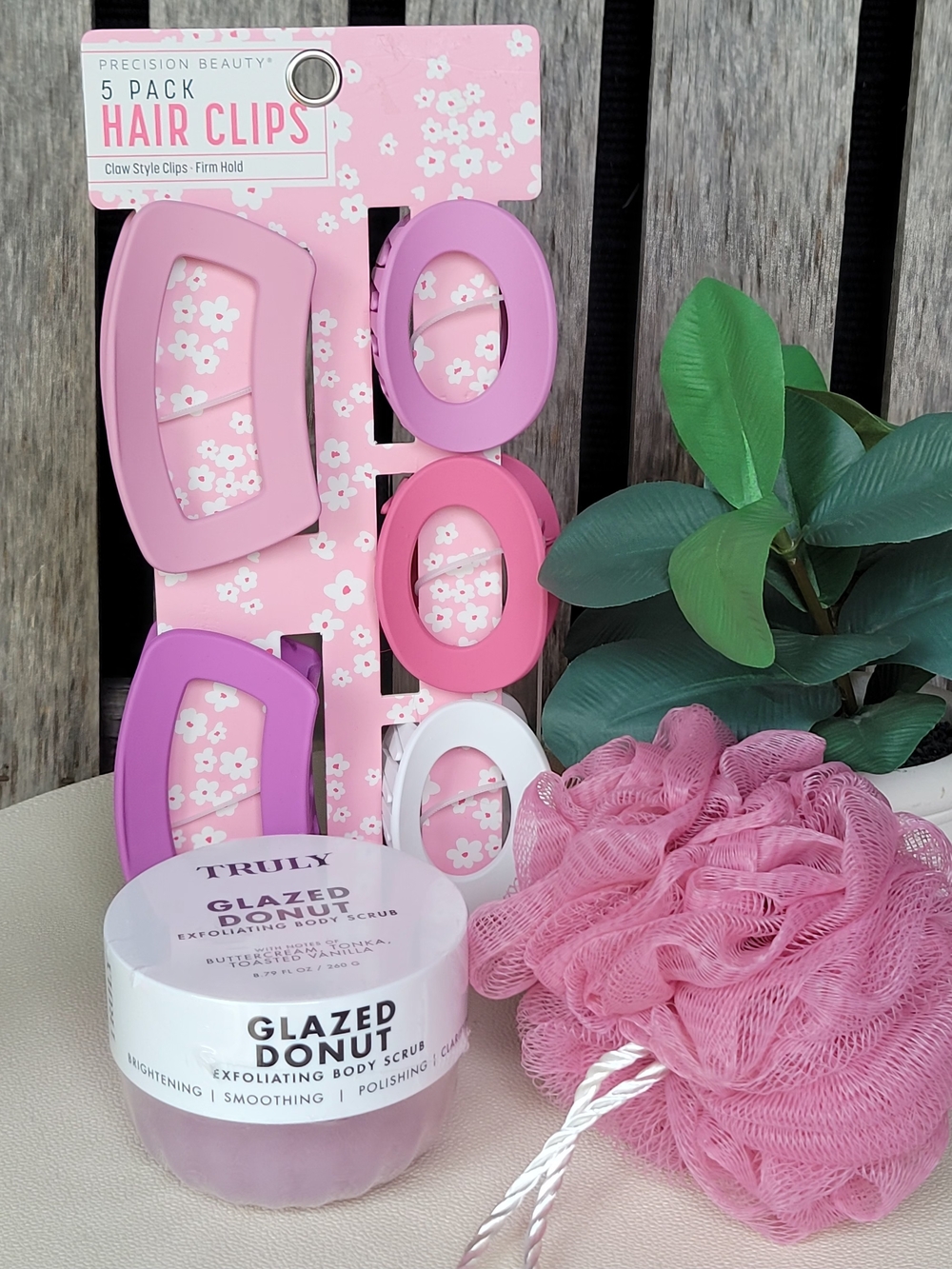 Truly Glazed Donut Scrub Pink Hair Clips 5-Pack - Assorted Pink Shades, Loofah - Picture 1 of 3